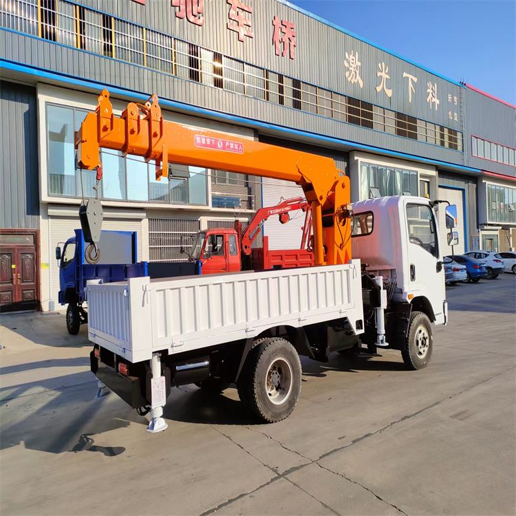 应县三轮随车吊定制 农用改装机自备吊中瑞长期出售